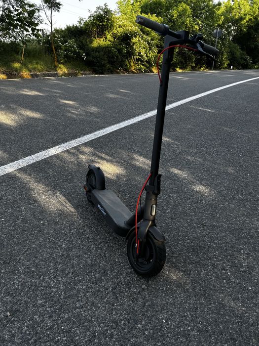Vând trotineta Xiaomi Electric Scooter 4 Pro (2nd Gen)