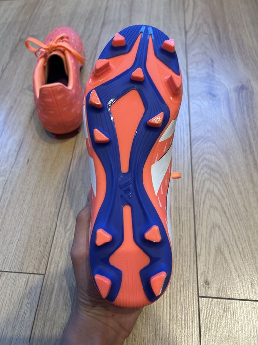 Ghete de fotbal predator
