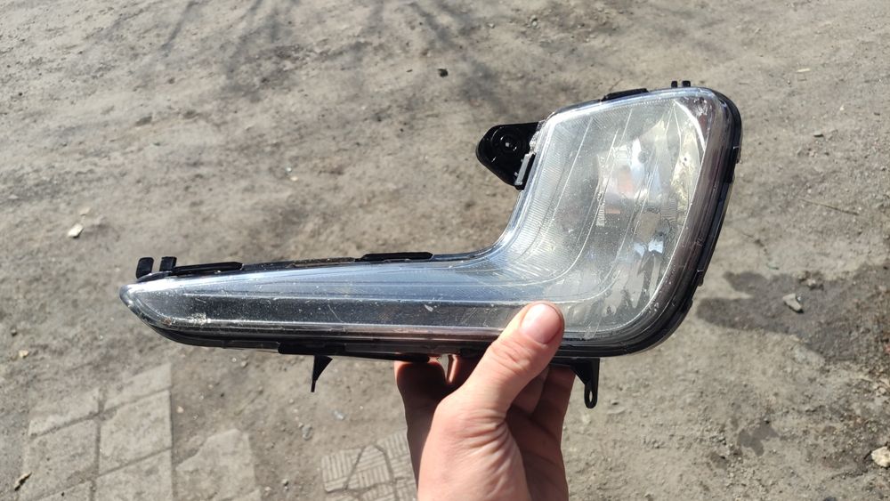 Продам противотуманную фару Оригинал