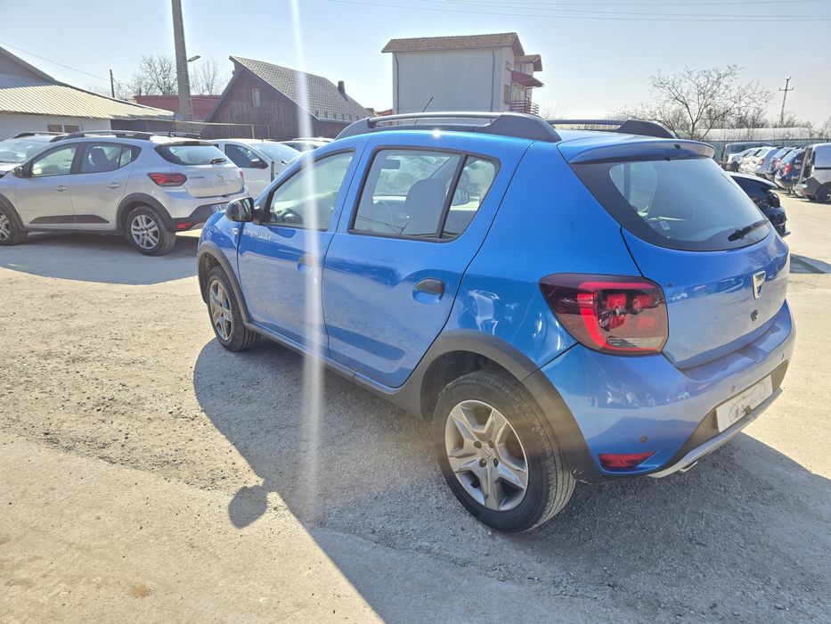 Dacia Sandero Stepway la cheie 2020 1.5 Blue DCI  ușor avariat lovit