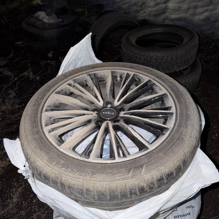 Комплект дисков с шинами 245/45/18