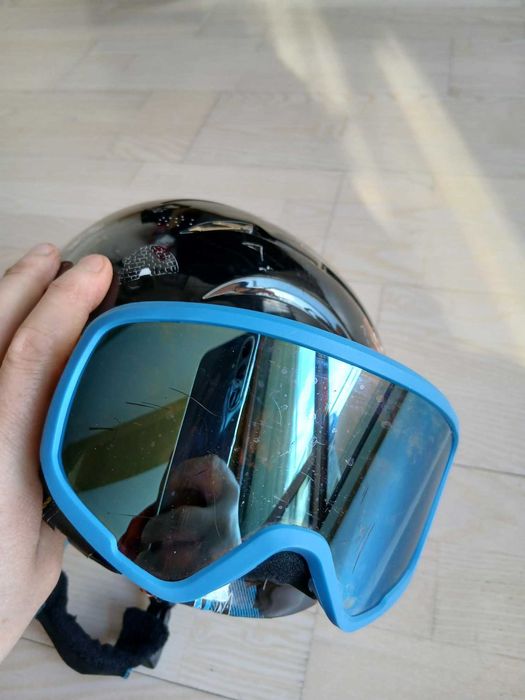 Ски оборудване за деца: каски, маски, ръкавици, протектор за гръб