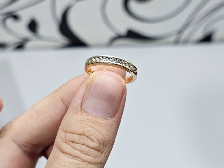 ПРОДАМ Кольцо. Золото 585 Пробы / 3.58 Грамма / Размер 18