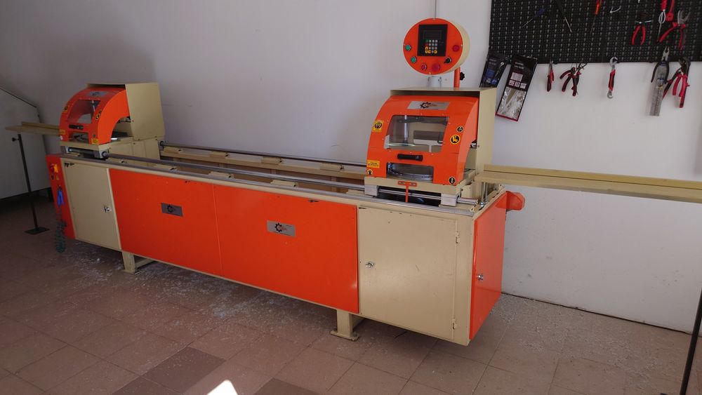 Utilaje Tamplarie PVC (Masina debitat dijital automata doua capete )