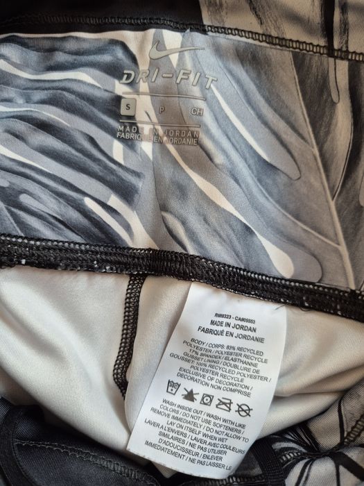 Nike клинове и бюстие