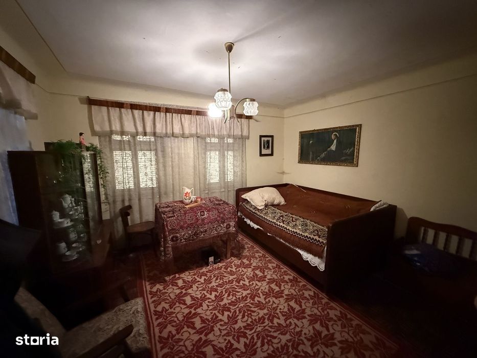 Casă cu curte și anexe în Poiana Sibiului