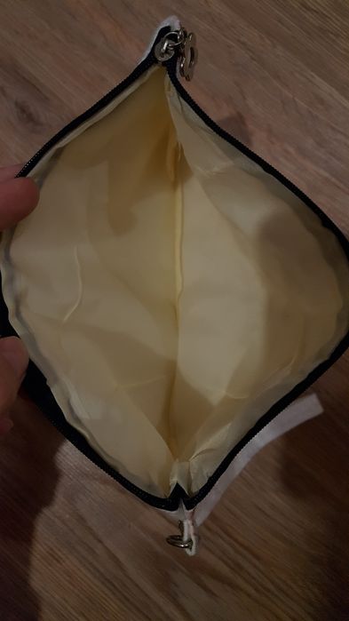 Малка дамска чанта за ръка