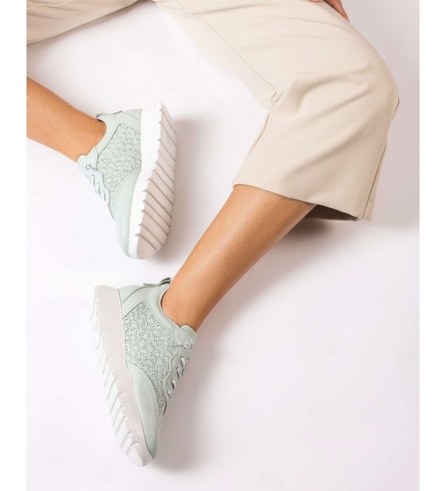 SALE! Wonders Cairo сникърси