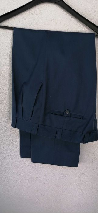 vand  costum   facut  la  comanda  marimea  56  pret  220  lei