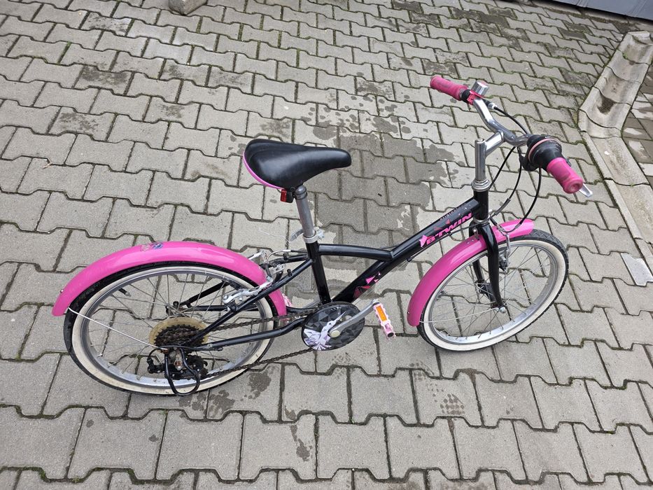 Vând bicicleta in stare bună cu roți de 20