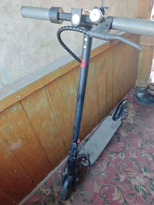 Продам электро самокат Lovo