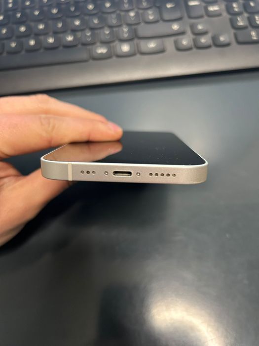 Vand iphone 14 ,256 gb