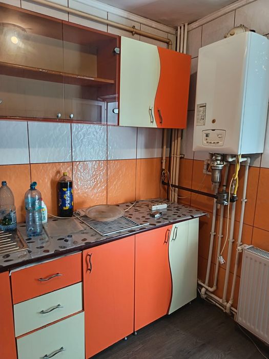 Apartament 3 camere de închiriat