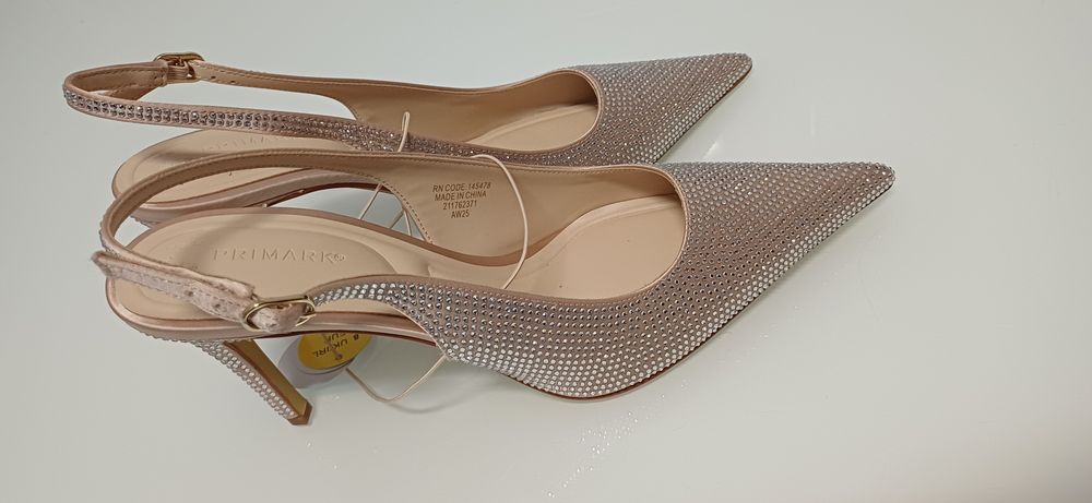 Pantofi cu strasuri noi