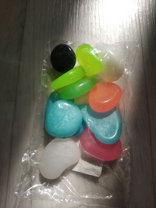 Светящиеся в темноте  камни