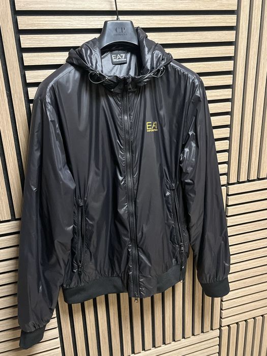 EA7 Emporio Armani : НОВО преходно яке размер Л  / Оригинал