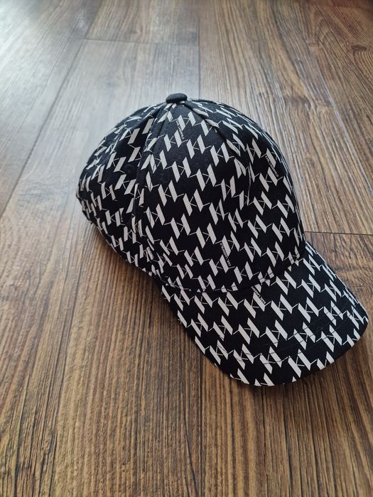 Страхотна шапка с козирка KARL LAGERFELD