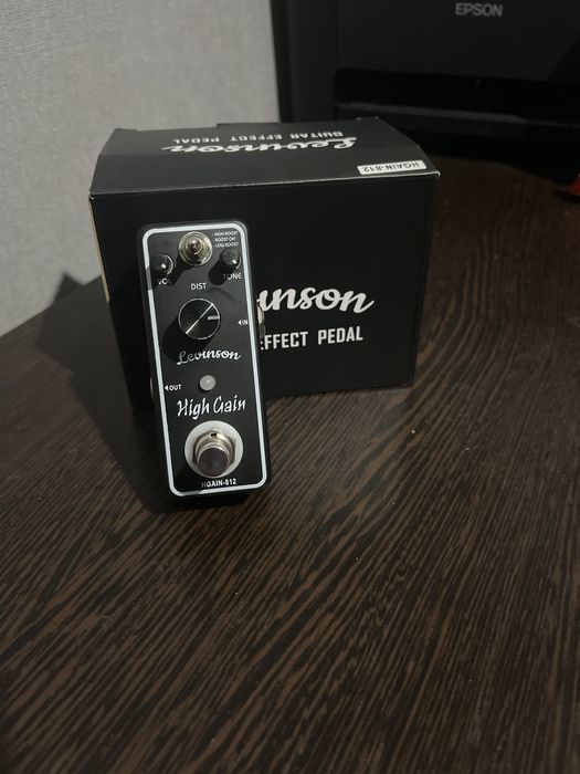 Педаль для гитарных эффектов Levinson