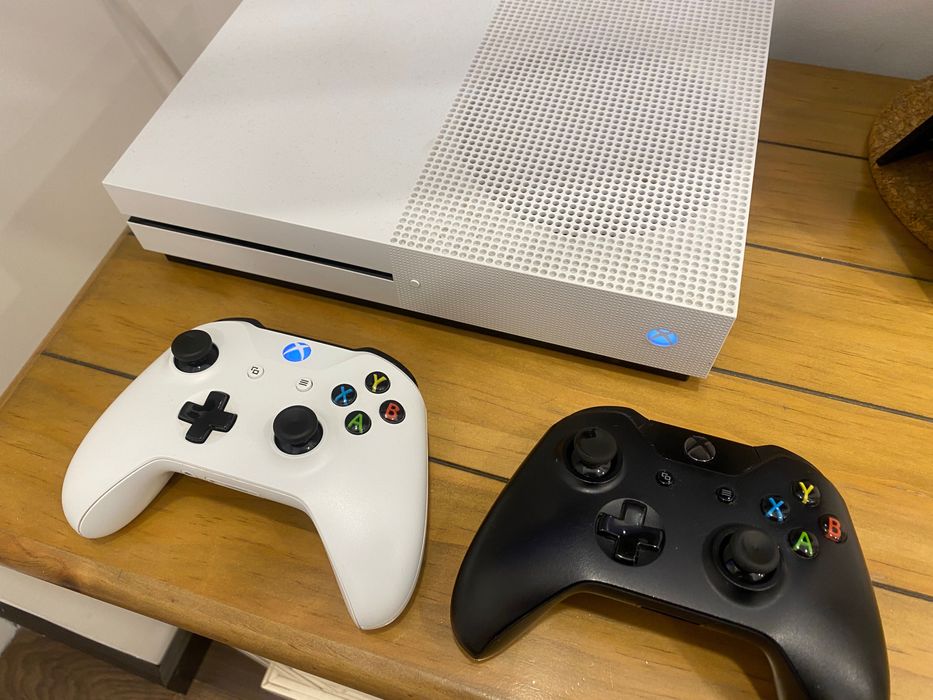 XBOX ONE S  500Gb игровая консоль (приставка)