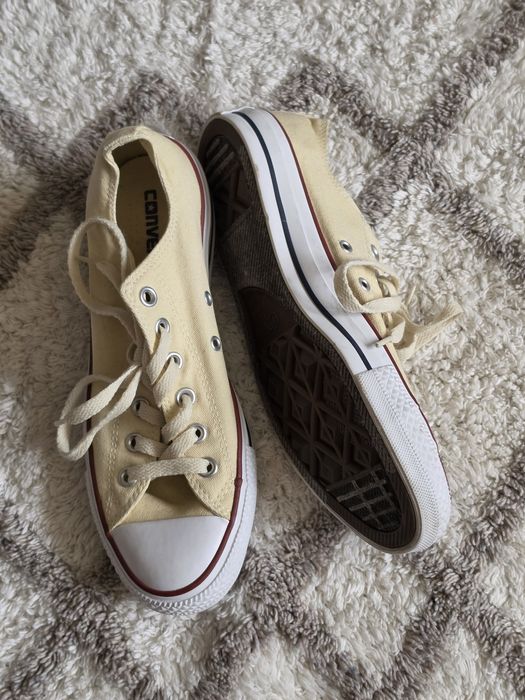 Кецове Converse в кремав цвят