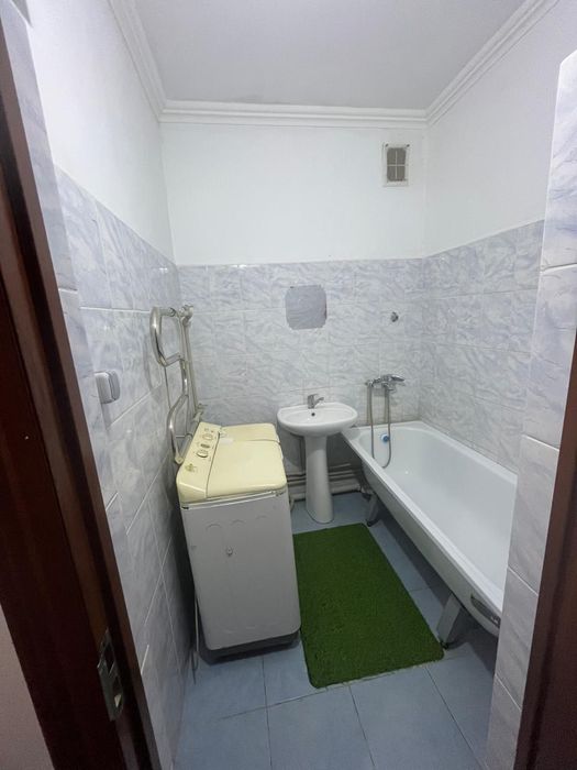 Срочно продамь 2 комнатный квартиру