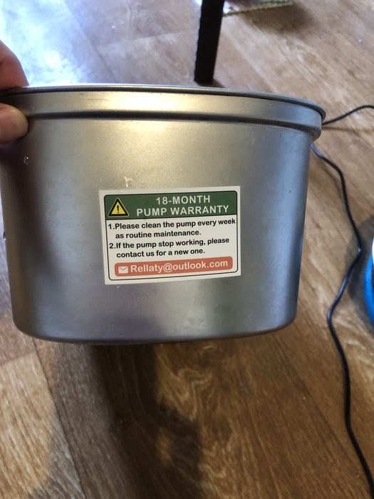 Продам фонтан(поильник) для котов и собак