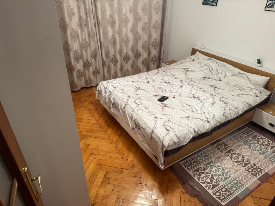 Vand apartament 3 camere, 2 băi, saună, etaj 2 – Str. Venus, Bacău