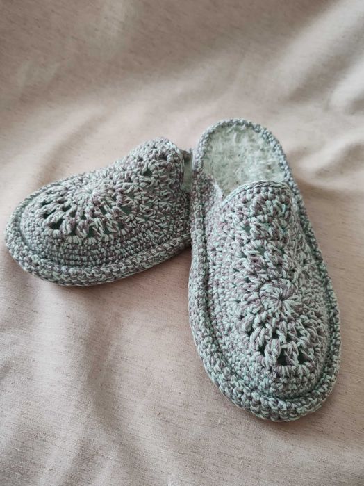 Чехли дамски ръчно плетени с кука