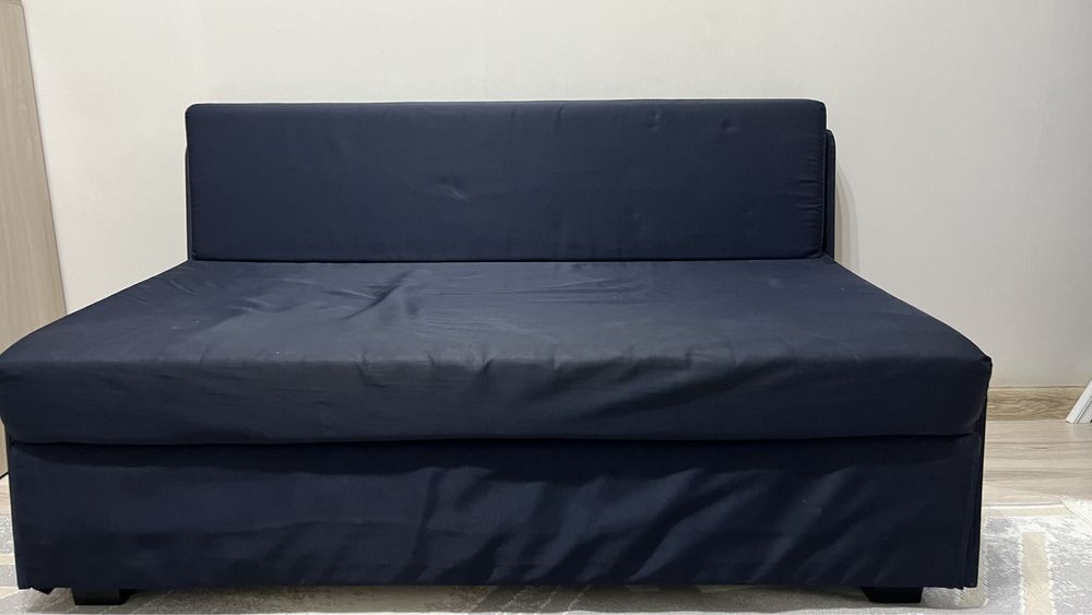 Диван от Икеа темно-синий