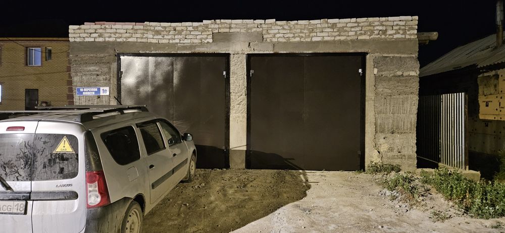 Продам ворота 2шт размер 265х265