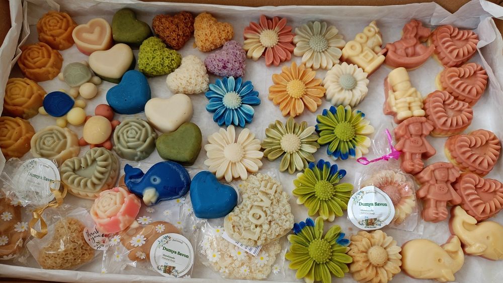 Multe decorațiuni de Sărbători din săpun natural