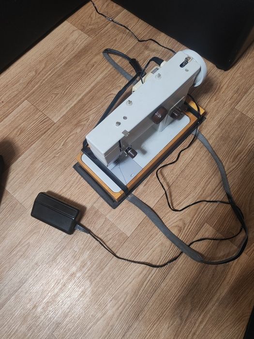 Швейная машинка Чайка 134