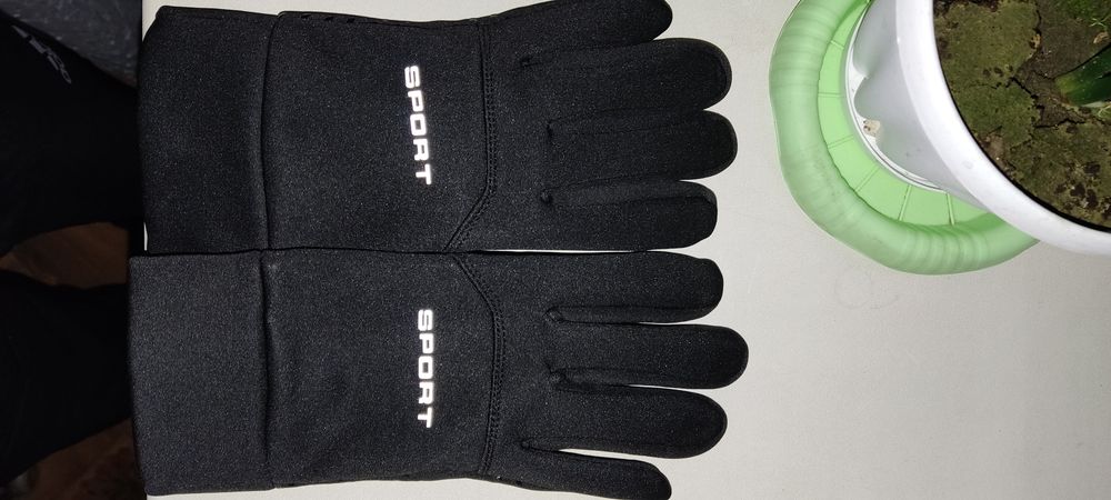 Зимние тёплые перчатки