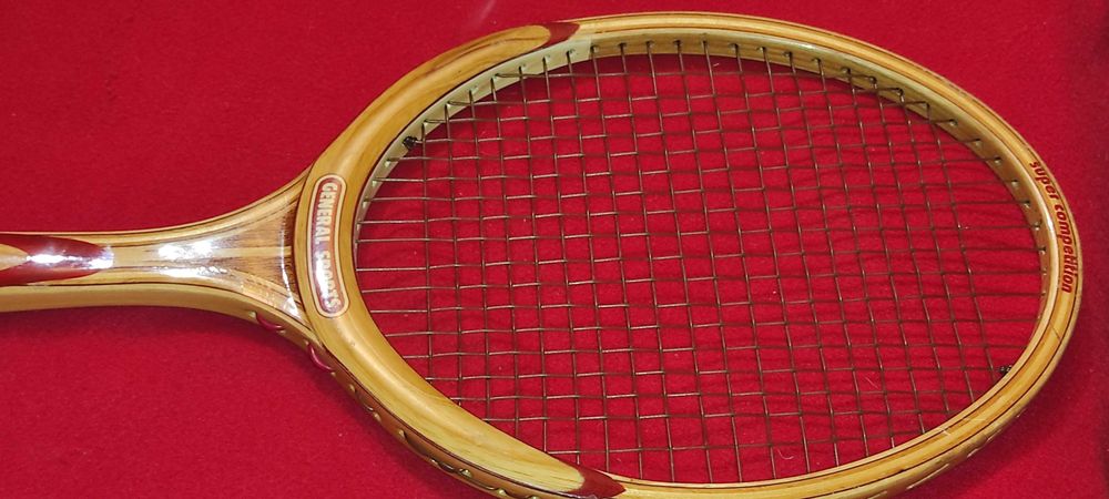 pt. colectionari  RACHETA tenis camp vintage DIN LEMN  o bijuterie  / impecabila
