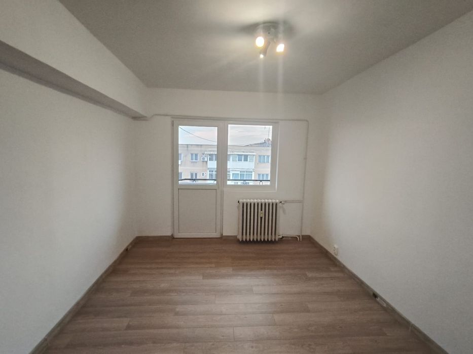 Vând apartament Bulevardul Tudor Vladimirescu