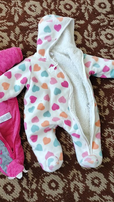 Donez doua combinezoane