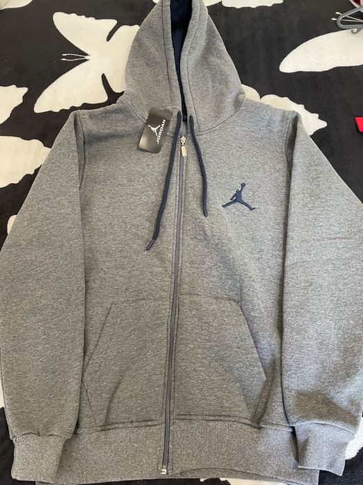 Blugi , hanorace si tricouri