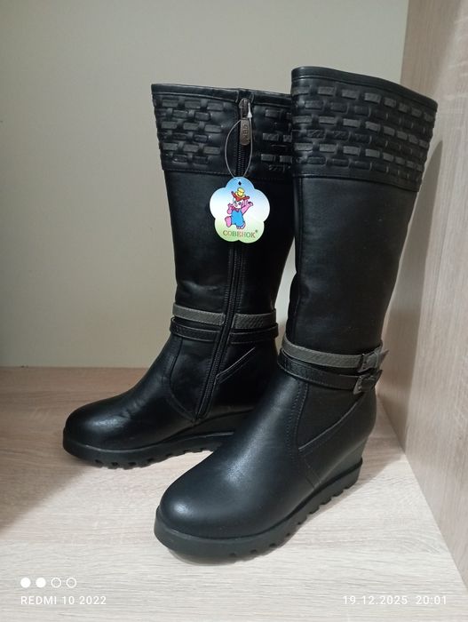 Сапожки для девочки новый