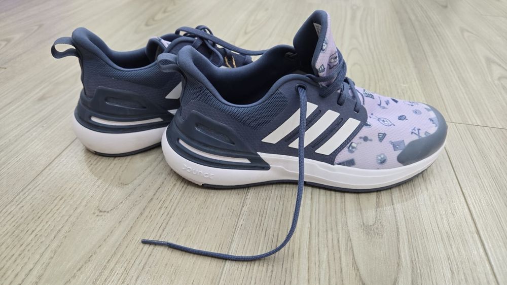 Женская кроссовка