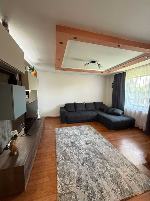 DE VÂNZARE Casă S+P+E cu intrare și curte proprie, Păulești, Prahova