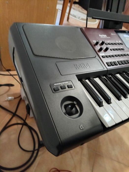 Korg PA 700 folosit doar în casă!