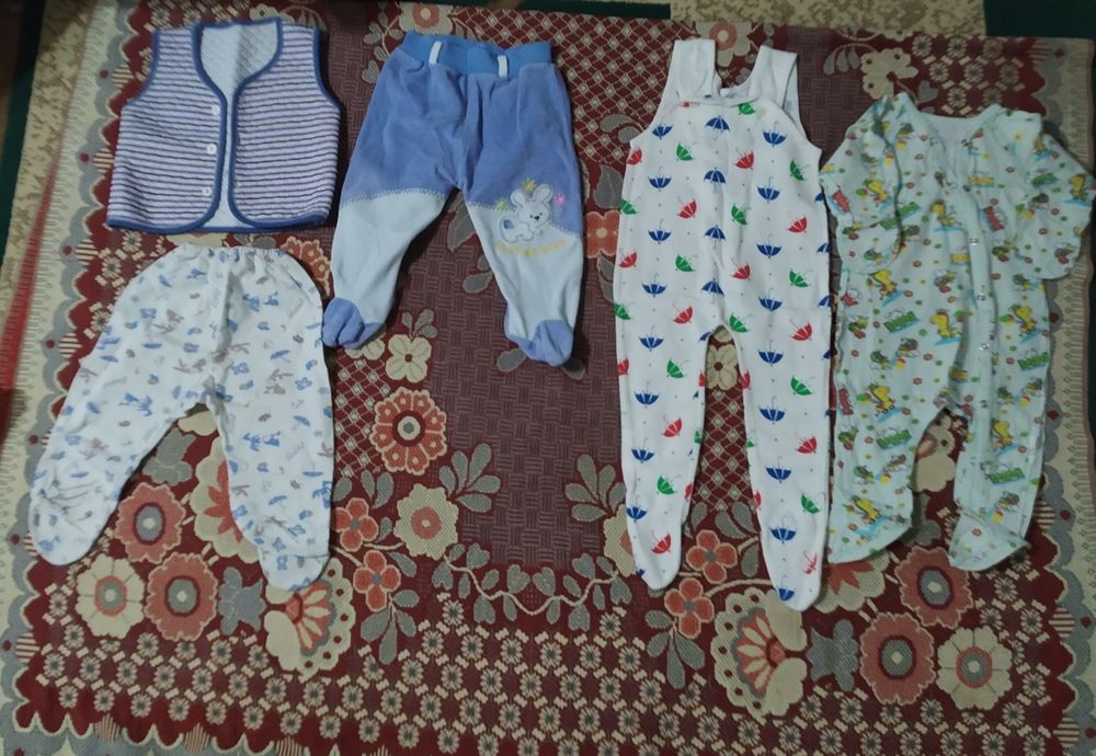 Ползунки, штанишки, безрукавки, кофты для малыша