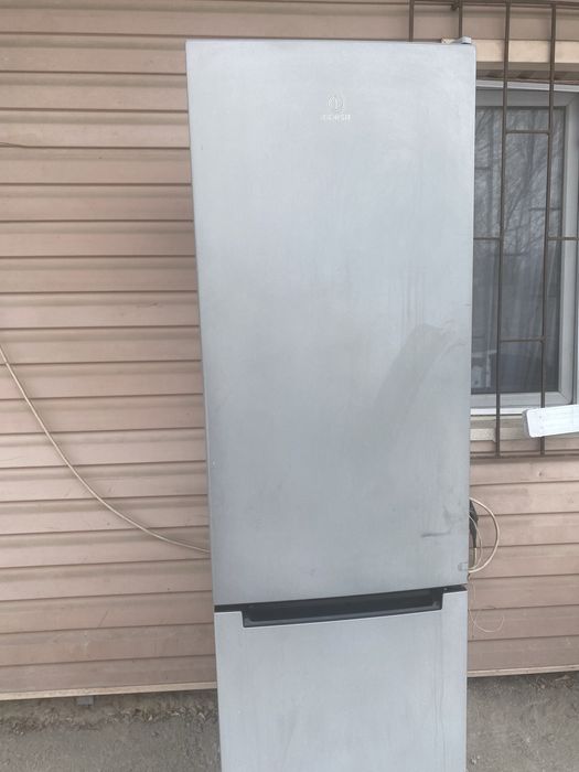 Холодилтник  не  рабочий , INDEZIT