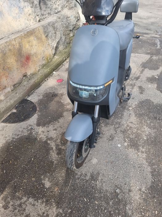 Vand scuter electric folosit ca nou il am de vara trecuta