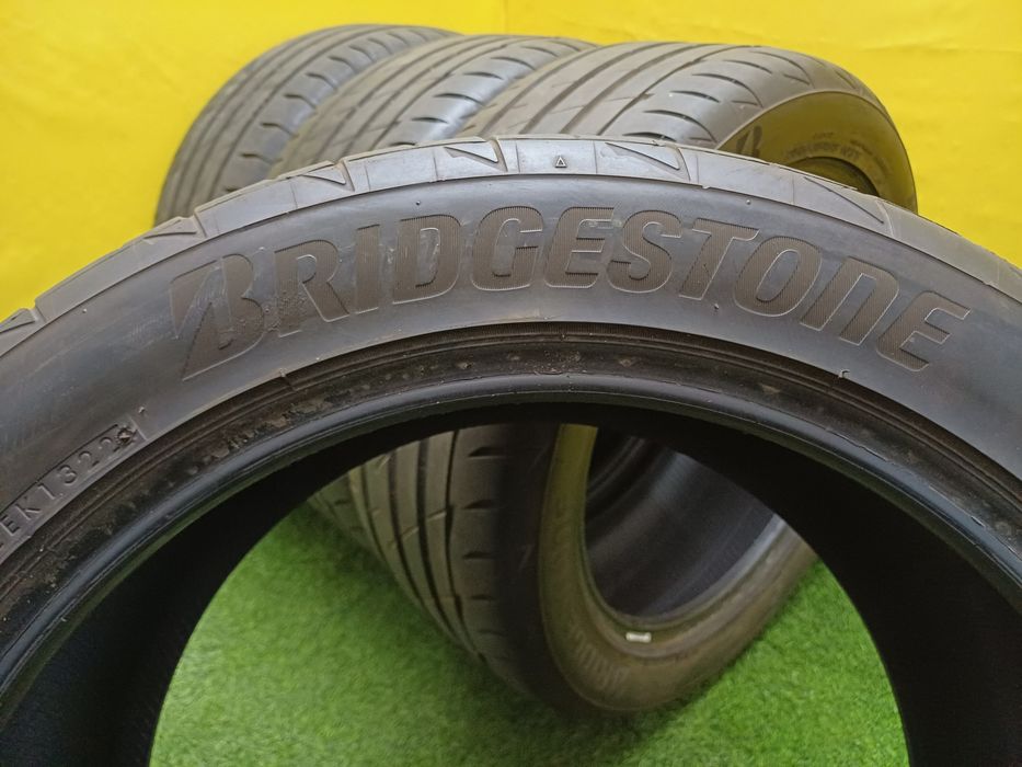 Шины 255/45 R18 Bridgestone комплект.