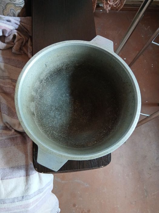 Продам казан чугунный прошлых лет