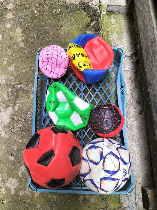 Продам спортивные мячи разные.