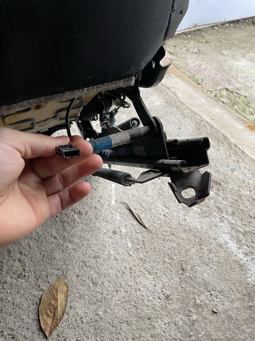 Vand scaune e 60  electric de piele