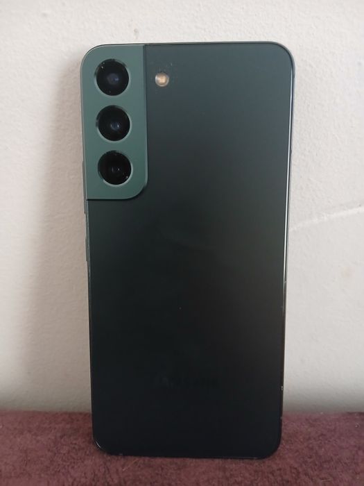Samsung s22 8.128 с петном