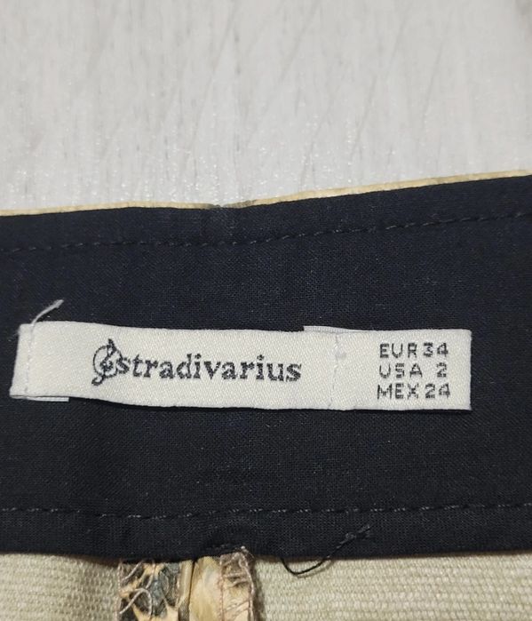 Fustă scurtă Stradivarius